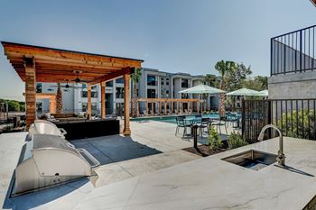 Outdoor kitchen with wet bar